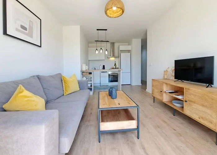 Charming Flat Close To The Beach