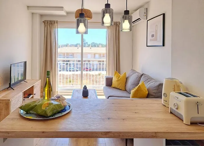 Charming Flat Close To The Beach
