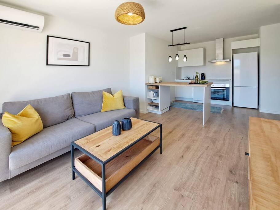 Charming Flat Close To The